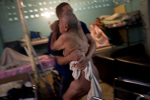 Дэнни Мартинес - 36 лет, пациент в реабилитационном центре для наркоманов. Каракас, Венесуэла.
